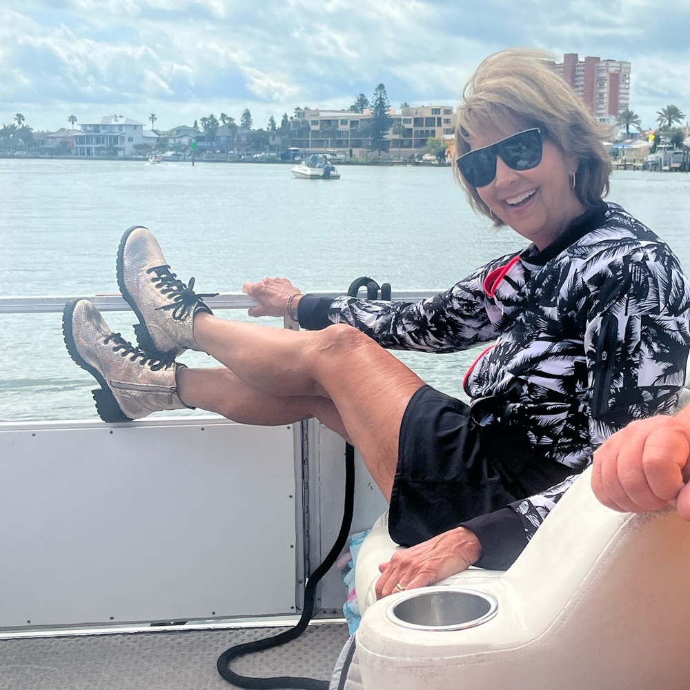 Meet your Posher, Holli